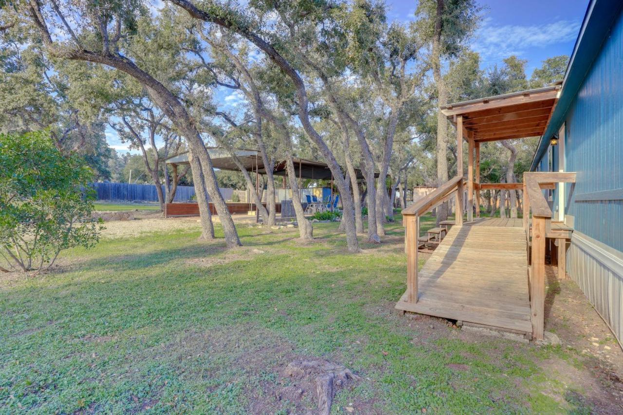 Pet-Friendly Canyon Lake Home About 3 Mi To Water! Exterior photo